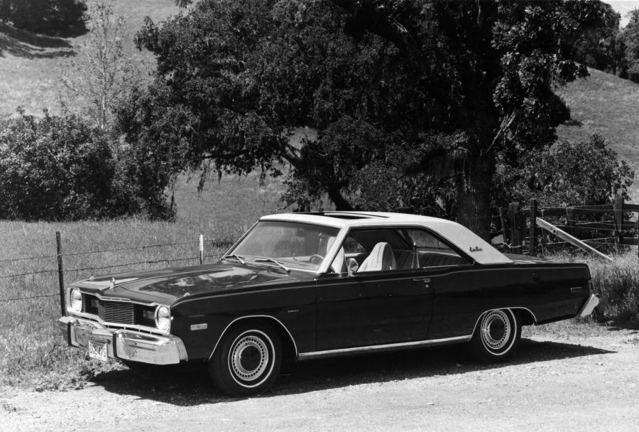  Dodge Dart Special Edition Hardtop Coupe (LP23) 1975 года  (фото 4 из 4)